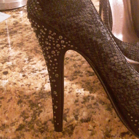 Shoes - Picture 2 of 4
